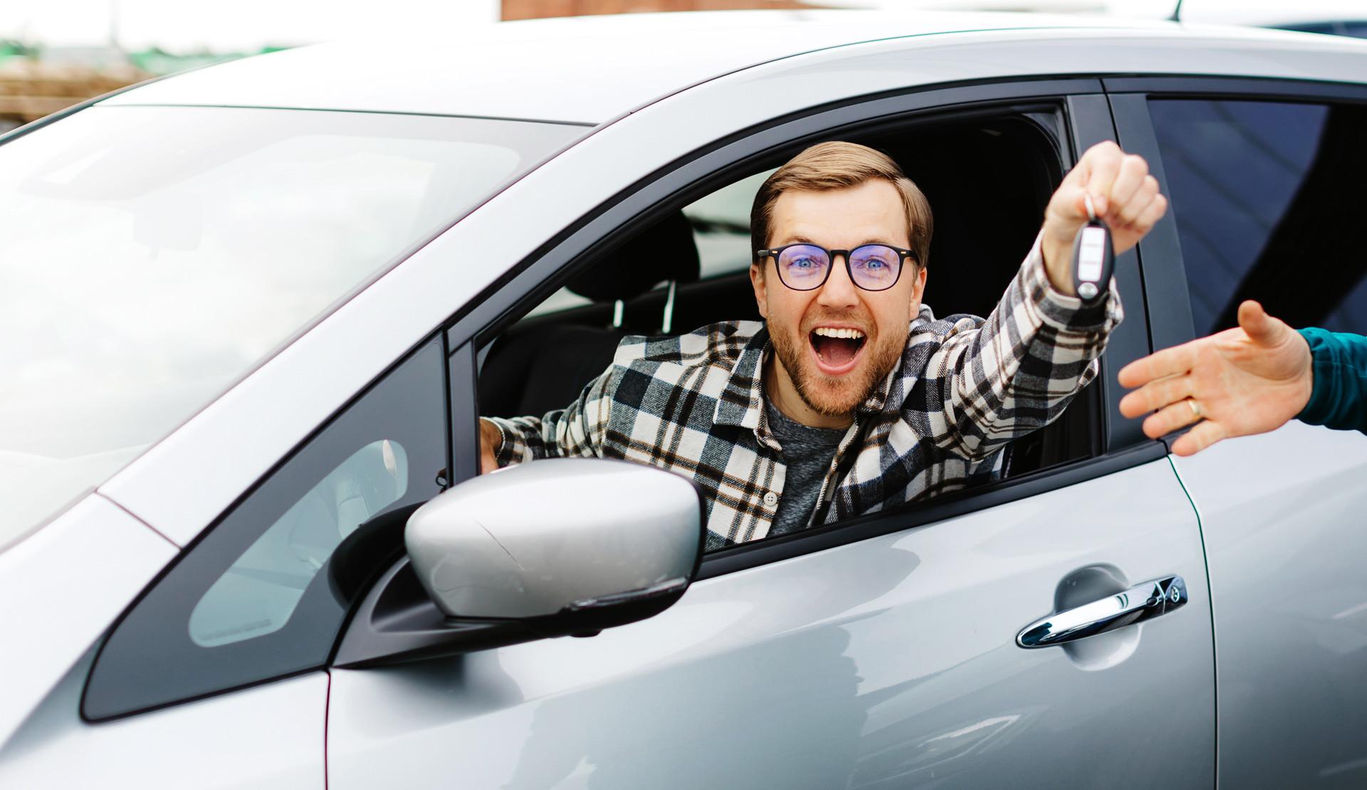 Zgłoszenie sprzedaży auta – gdzie i jak to zrobić w 2023 roku?