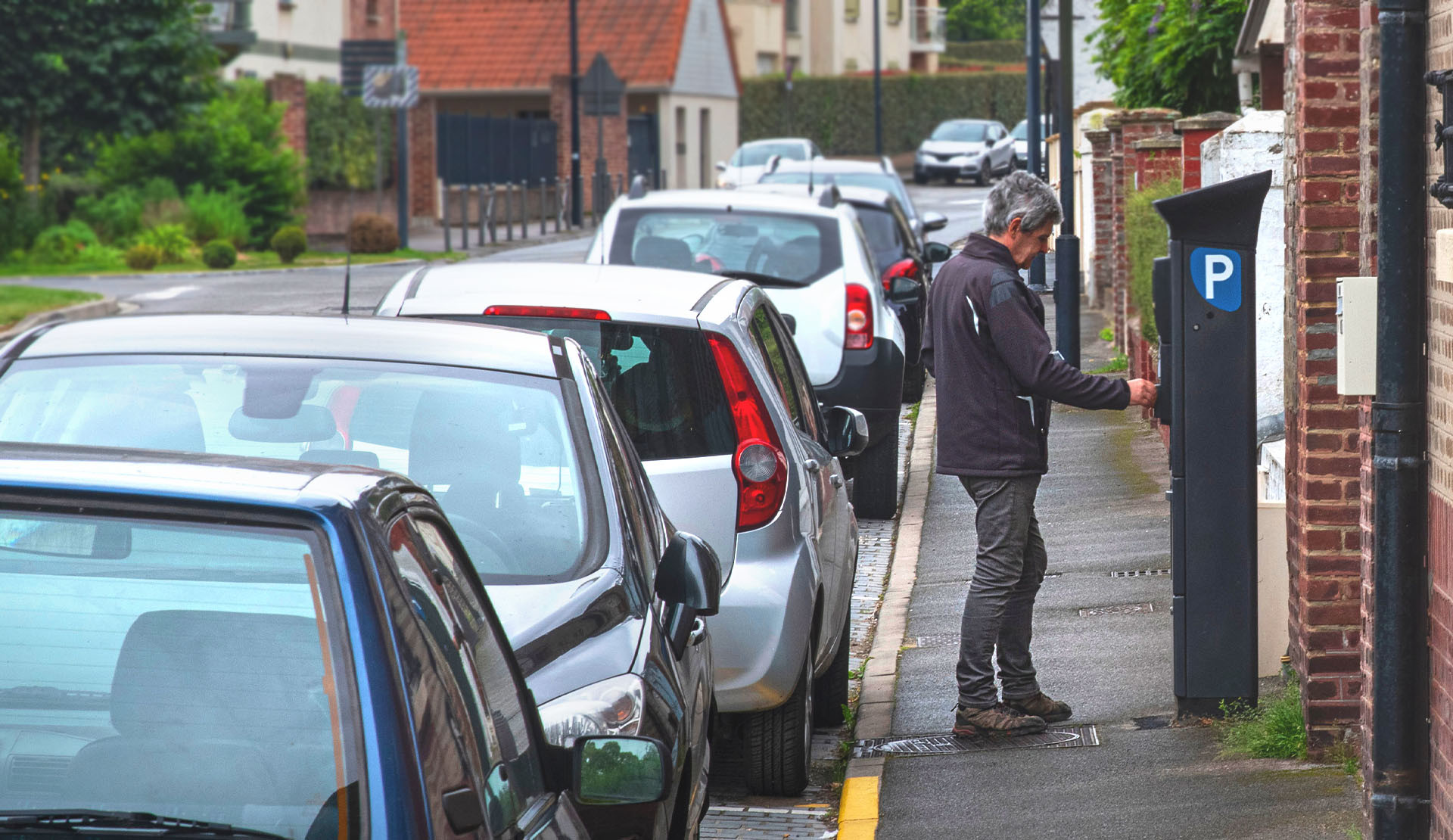 Przy parkingach prywatnych stawiane są zazwyczaj parkomaty. To czy zakup biletu jest obowiązkowy, zależy od zarządcy terenu